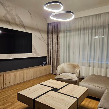 Adav Luxus Apartment Високо Екстериор снимка