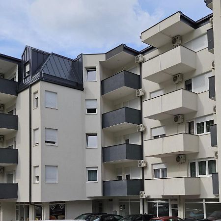 Adav Luxus Apartment Високо Екстериор снимка