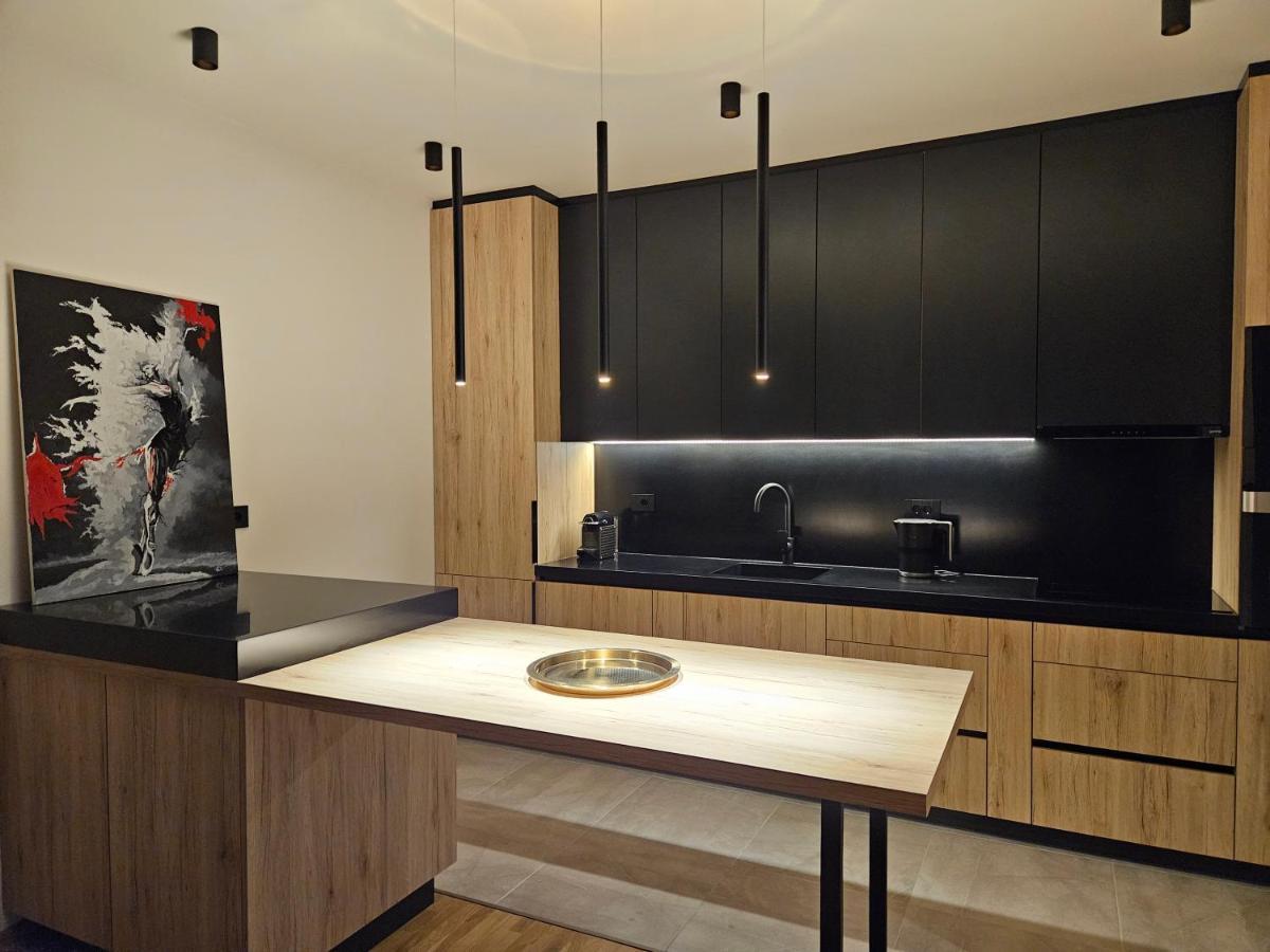 Adav Luxus Apartment Високо Екстериор снимка