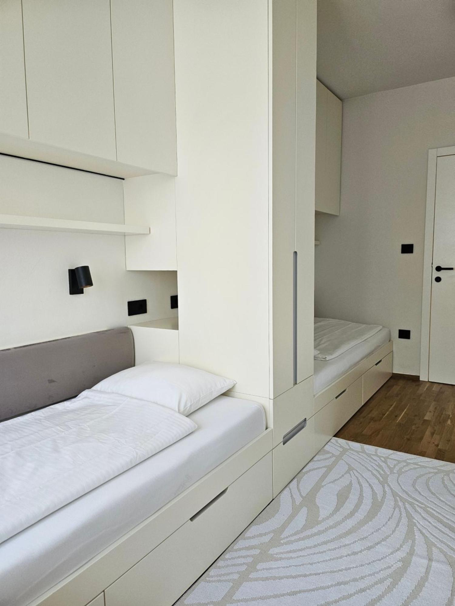 Adav Luxus Apartment Високо Екстериор снимка